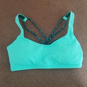 Lululemon sports bra size 4